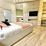 아파트 Four Bedroom Apartment, Old Town 부쿠레슈티
