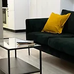 Four Bedroom Apartment, Old Town 아파트 *