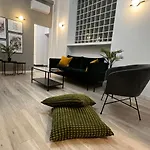 Four Bedroom Apartment, Old Town Bukarest