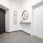 Lägenhet Four Bedroom Apartment, Old Town Bukarest