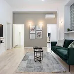 Four Bedroom Apartment, Old Town 아파트 *