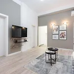 Lägenhet Four Bedroom Apartment, Old Town *