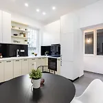 아파트 Four Bedroom Apartment, Old Town *
