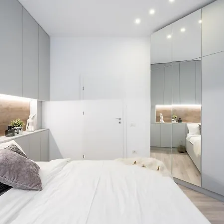 Four Bedroom Apartment, Old Town