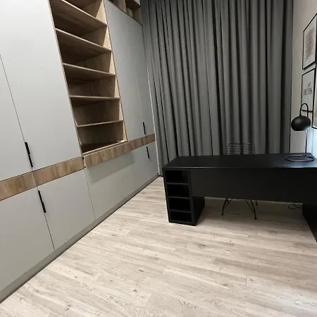 Four Bedroom Apartment, Old Town Apartament *