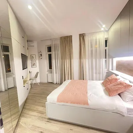 Four Bedroom Apartment, Old Town *