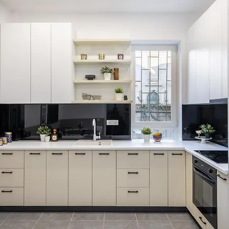 Four Bedroom Apartment, Old Town *