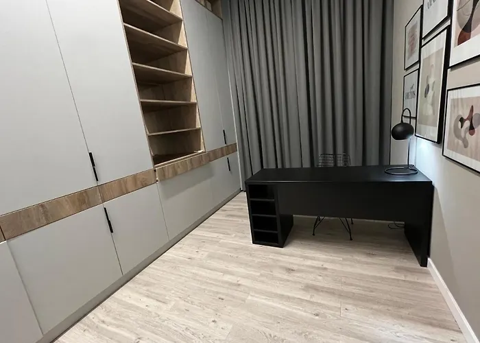 Four Bedroom Apartment, Old Town Apartament *