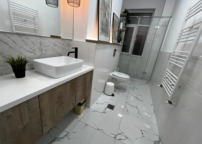 Four Bedroom Apartment, Old Town