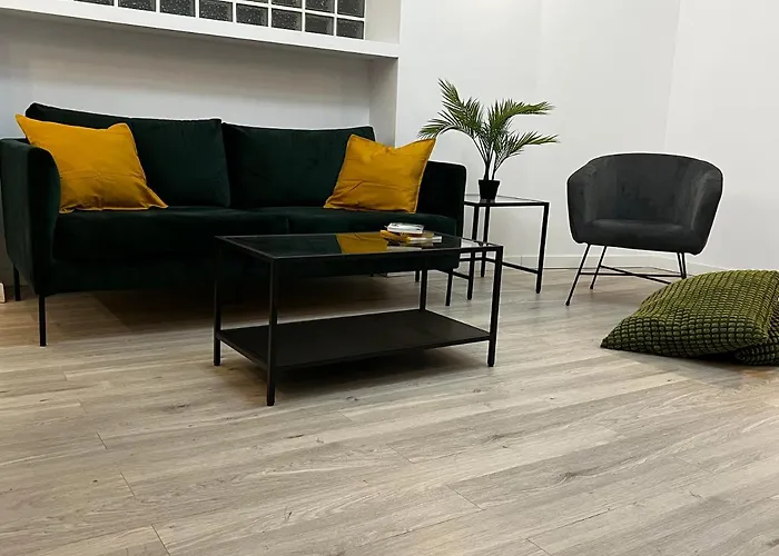 Four Bedroom Apartment, Old Town Apartament *