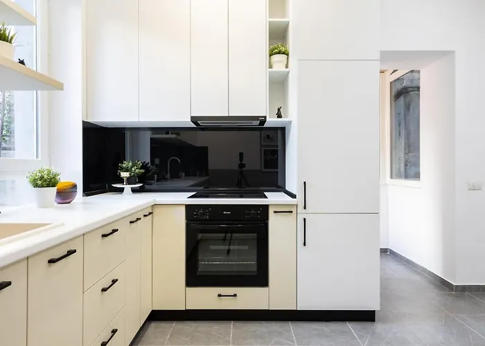 Four Bedroom Apartment, Old Town Apartament