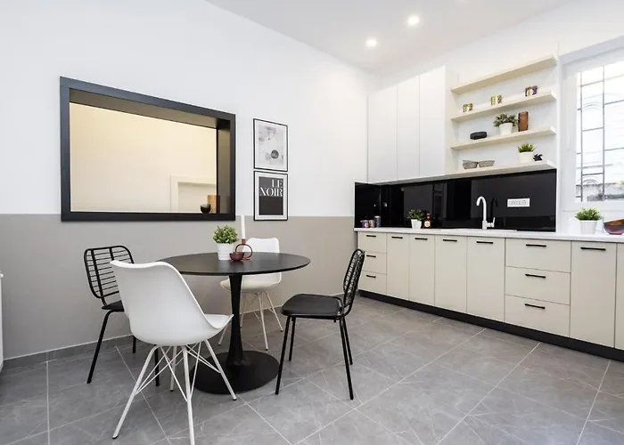 Four Bedroom Apartment, Old Town