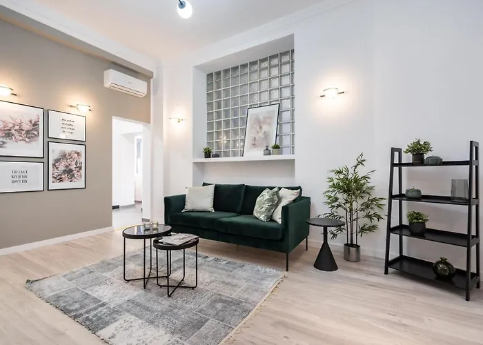 Four Bedroom Apartment, Old Town Apartament Bukareszt