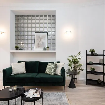 Four Bedroom Apartment, Old Town * Boekarest