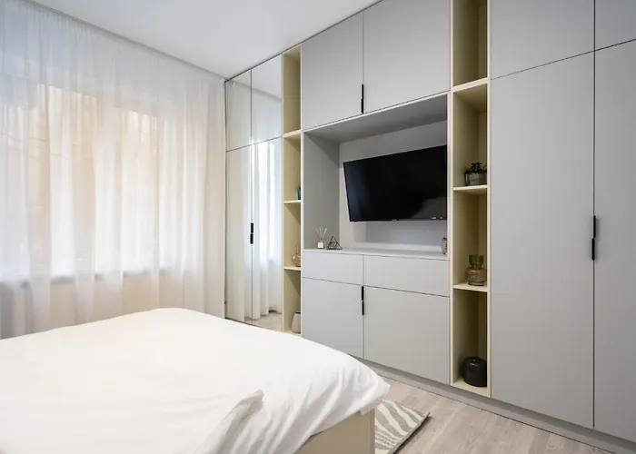 Four Bedroom Apartment, Old Town * 布加勒斯特