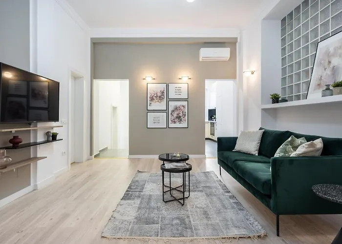 Four Bedroom Apartment, Old Town 公寓 *