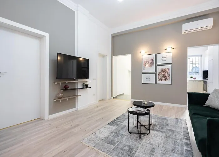 公寓 Four Bedroom Apartment, Old Town *