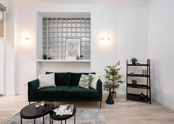 Four Bedroom Apartment, Old Town * Boekarest