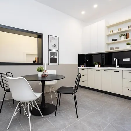 Four Bedroom Apartment, Old Town