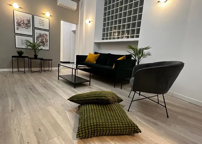 Four Bedroom Apartment, Old Town Бухарест