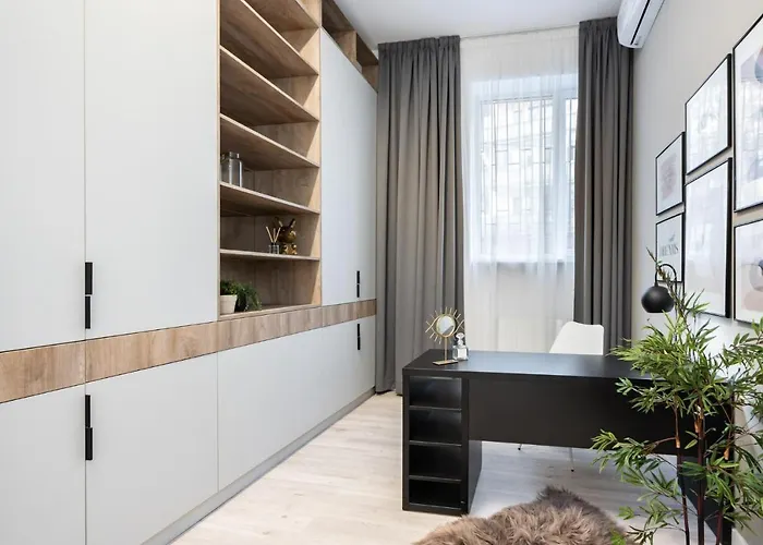 Four Bedroom Apartment, Old Town Апартаменти