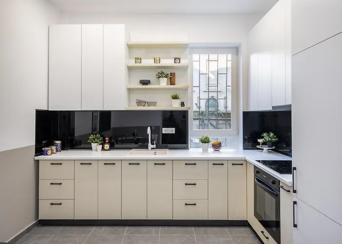 Four Bedroom Apartment, Old Town *