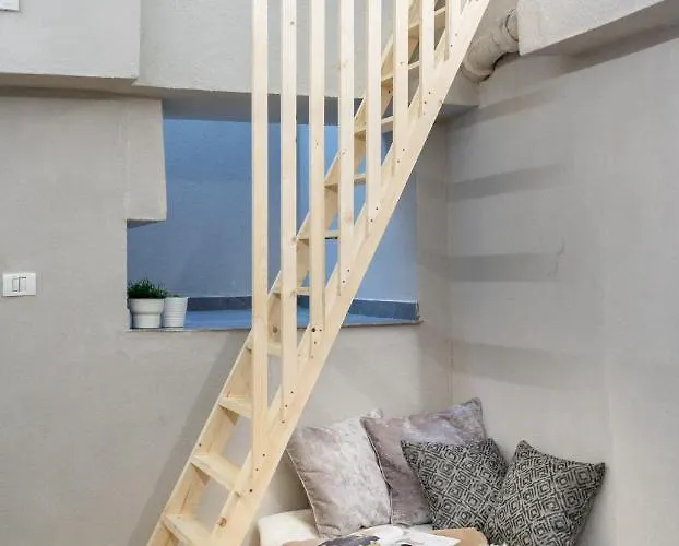 Four Bedroom Apartment, Old Town Бухарест